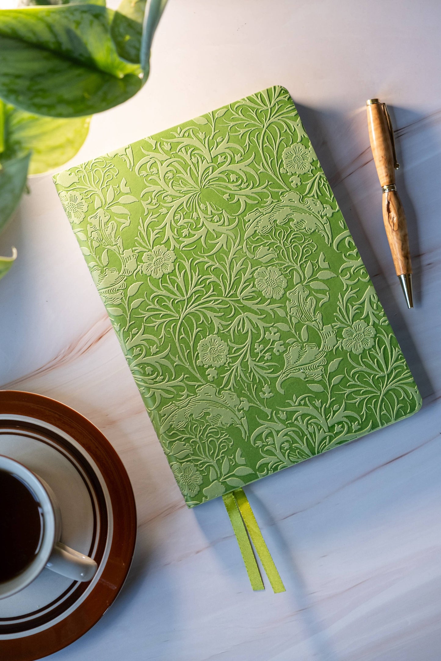 William Morris: Seaweed Artisan Art Notebook