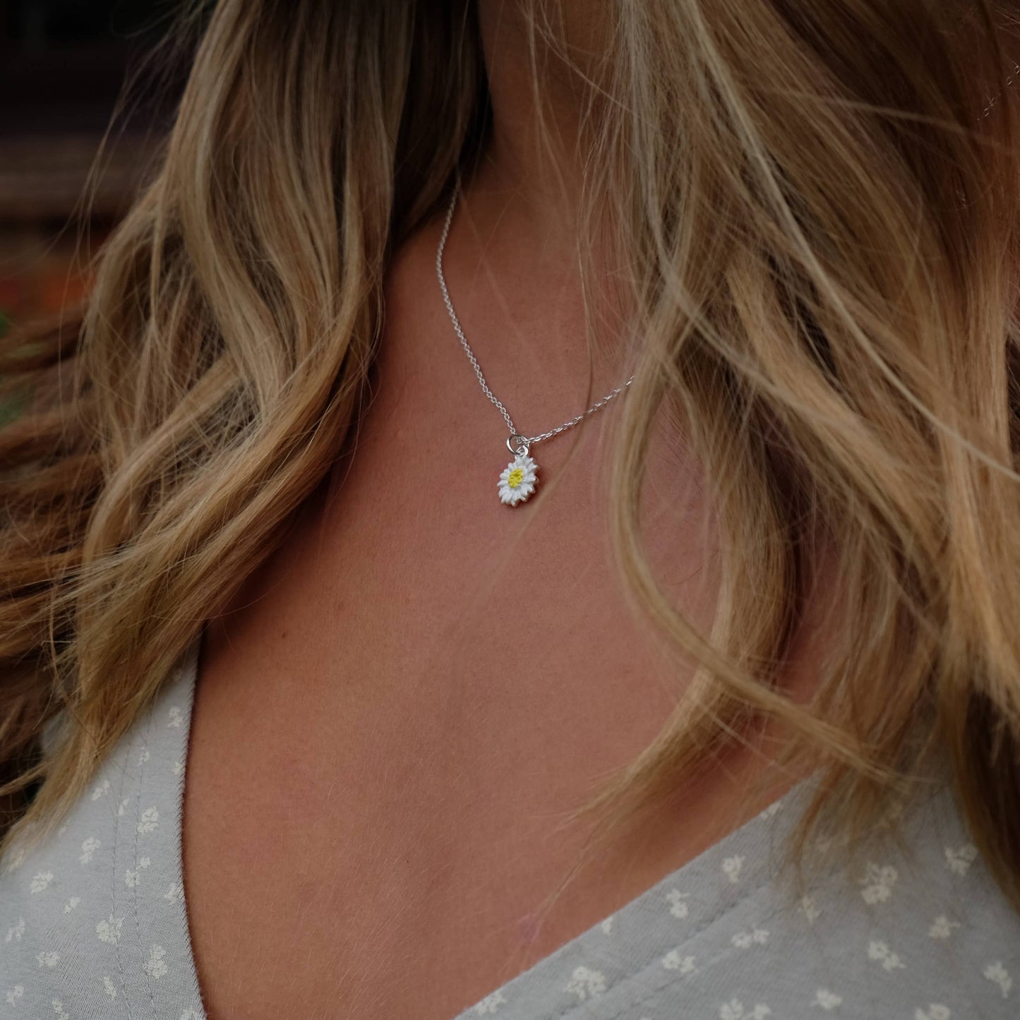Daisy Mini Flower Pendant Necklace