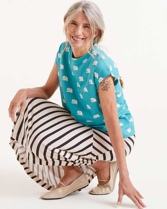Doves Print Round Neck Sleeveless T-Shirt by Compania Fantastica