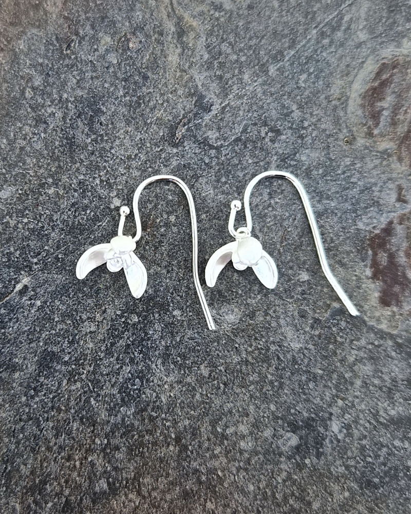 Snowdrop Flower Single Drop Earrings in Silver Tone