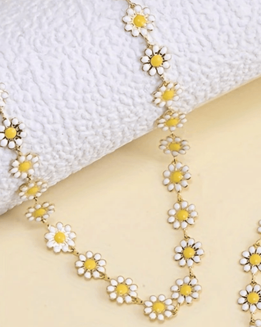 Daisy Chain Necklace in White - Pink Poodle Boutique - JS6253 - 02