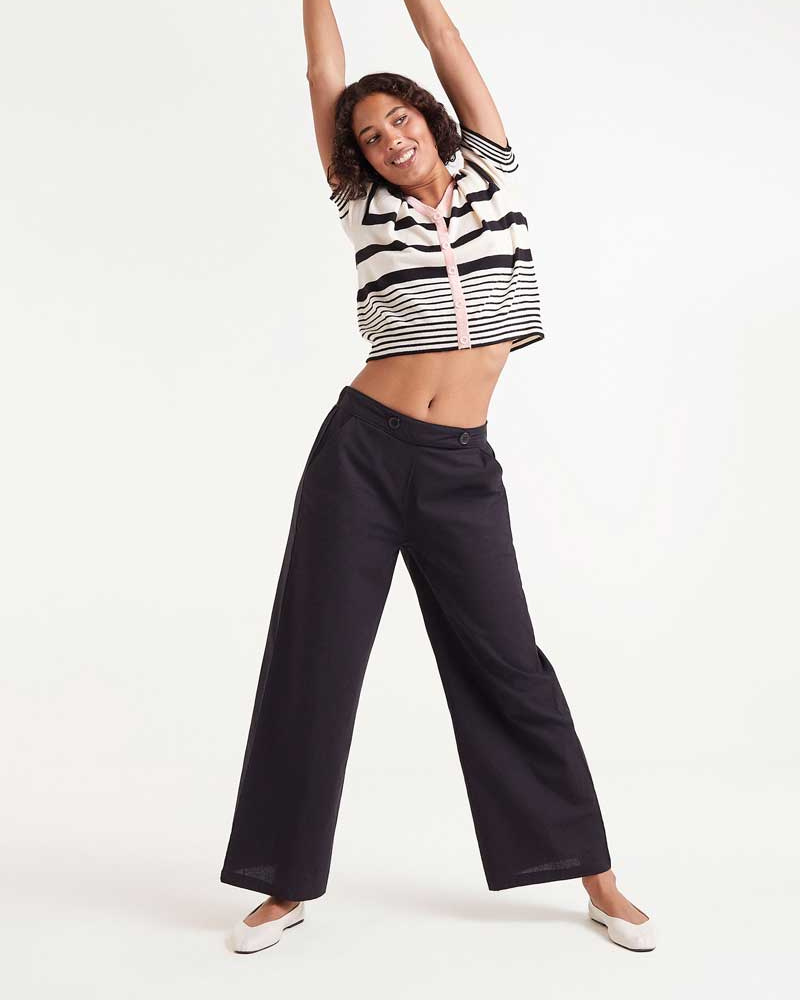 Wide Leg Buttoned Trousers in Black