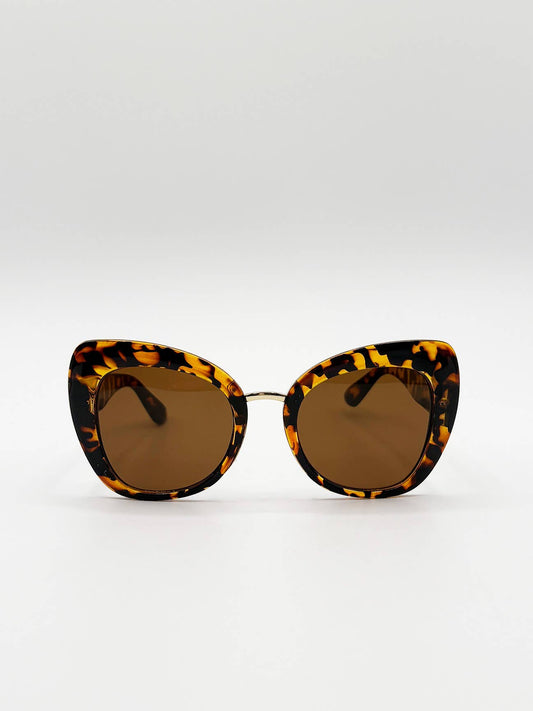 Oversized Cat-Eye Sunglasses in Tortoiseshell