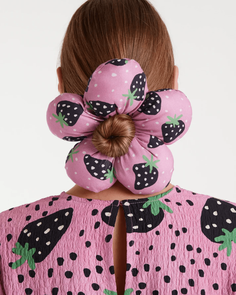 Morango Strawberry Seersucker Scrunchie - Pink Poodle Boutique - 53C/41031