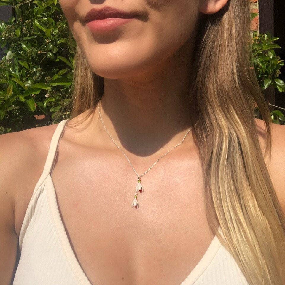 Snowdrop Flower Pendant Necklace in Silver Tone - Pink Poodle Boutique - 5061087870233